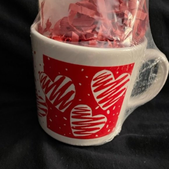 1993 Heart Mug Set Red White Squiggle Hearts Design White Mug Pad Pencil NWOT - Picture 3 of 7